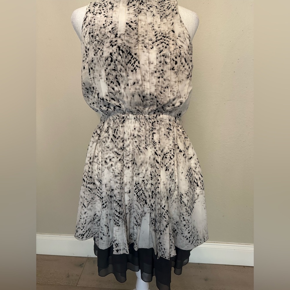 Jessica Simpson Black and White Knee Length Dress